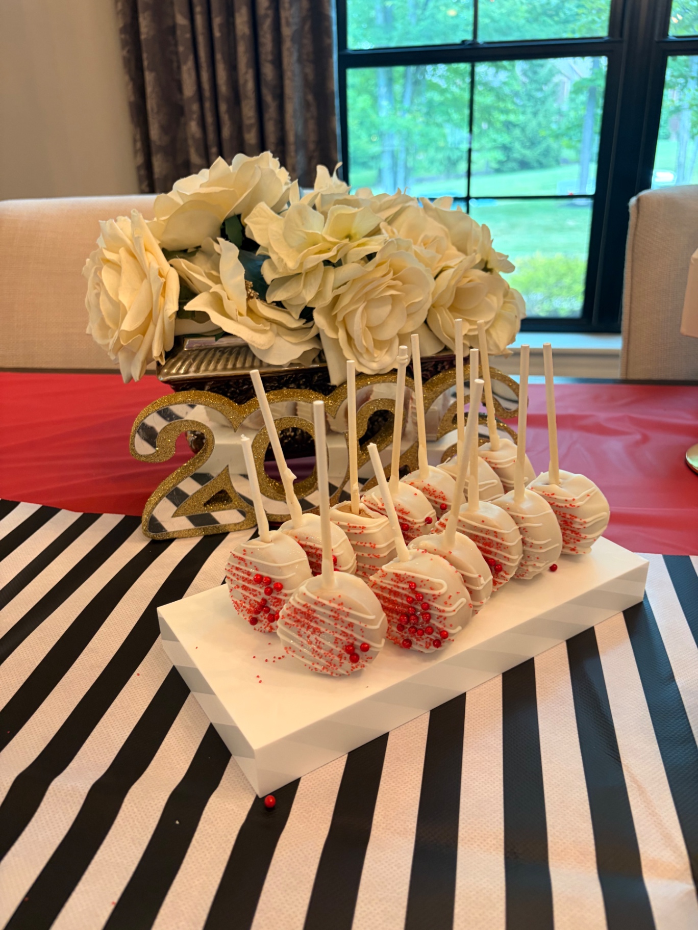 Red cake pops with edible pearls