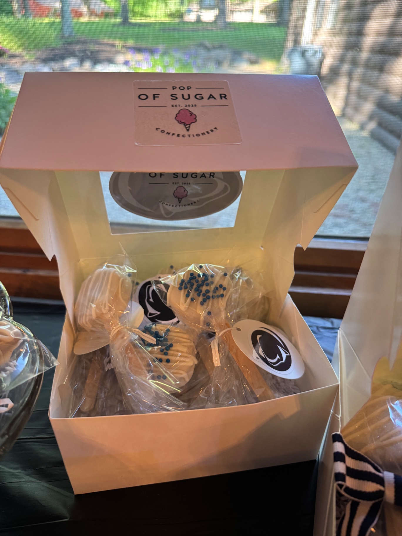 Penn State themed cake pop and Oreo gift box